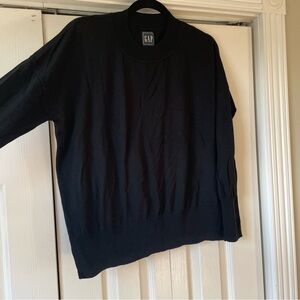GAP Women's Black Crewneck Sweater